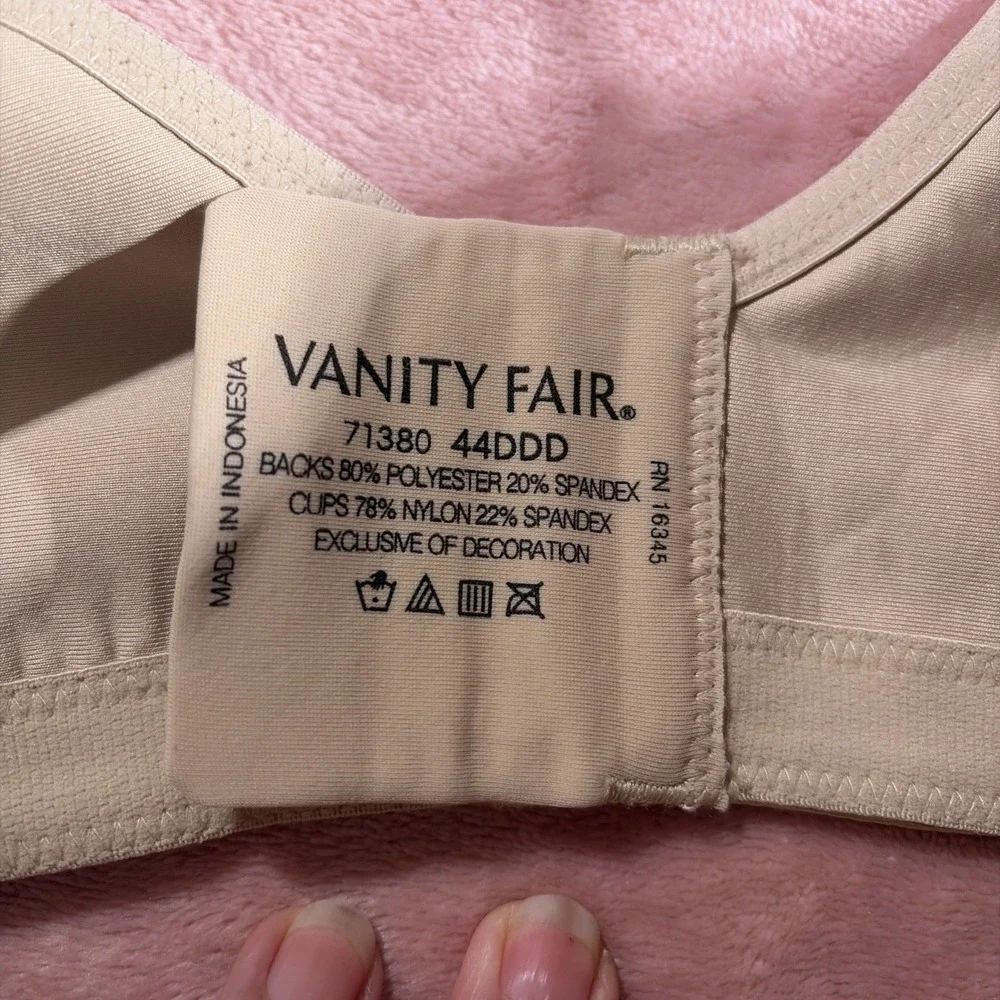 Vanity Fair 44DDD Beige Tshirt Bra. Adjustable Straps Lightly Lined.
